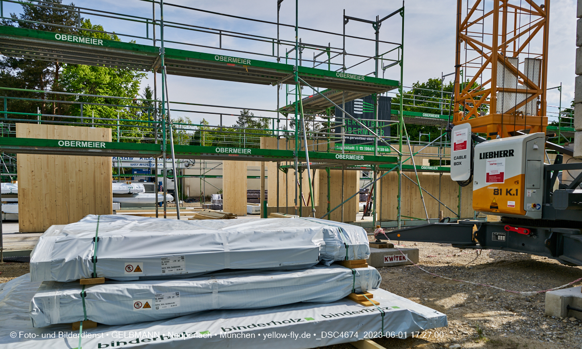 01.06.2023 - Neue Holzwände für das Haus für Kinder in Neuperlach in München